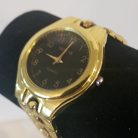 GENEVA Gold Ladies Chunky Watch - Picture 2 of 5